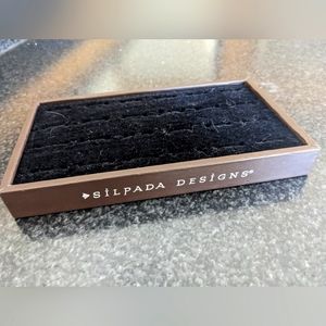 Silpada Ring display